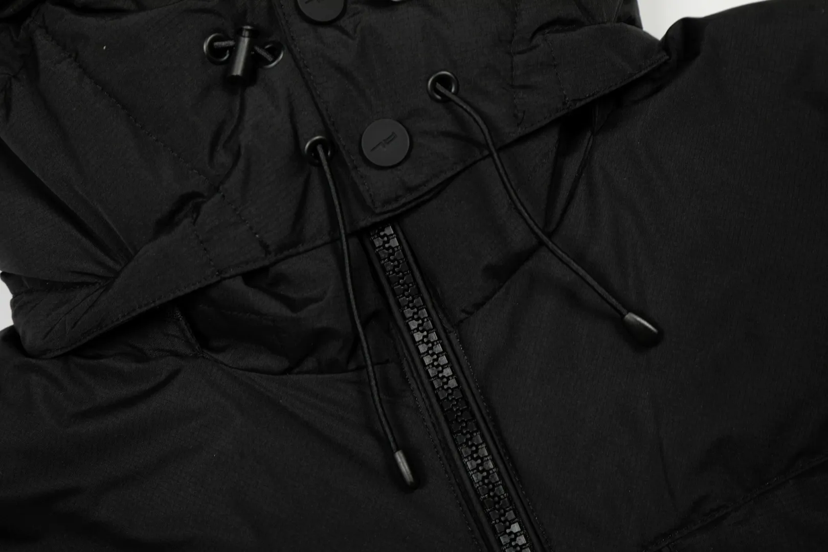 P720 Top quality" Style number: 9003# [Ralph Lauren winter basic classic embroidered men's and women's couple's same style hooded down jacket] ✅Ralph Lauren American retro chest zipper high version top-fill winter down jacket ✅100% high-quality white duck down, high version top-fill capacity ✅Double-layer inner velvet to strictly prevent velvet running ✅Built-in adjustable drawstring, windproof and coldproof, considerate and in place ✅Original version The maximum size can be worn up to 200 pounds. Loose and comfortable, no pressure. ✅Same style for male and female couples. Recommended OOTD outfits in winter~ Size: S-XL Color: Black, milky white, khaki, navy blue, military green